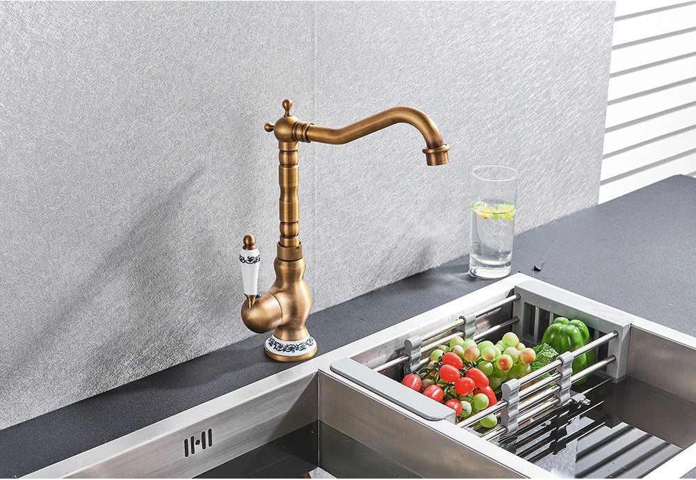 Robinet de lavabo moderne en laiton antique avec poignée en céramique, mitigeur de salle de bain, monté sur le pont, robinets d'eau chaude et froide de cuisine à 360 °, grue