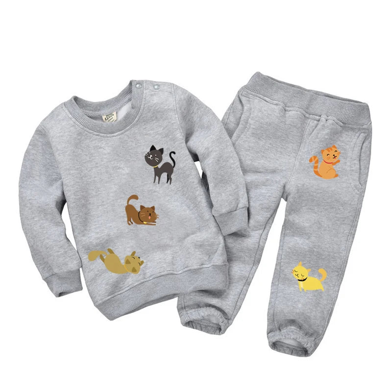 Ensemble bébé gris à motifs chats mignons, idéal pour les tout-petits, doux et confortable