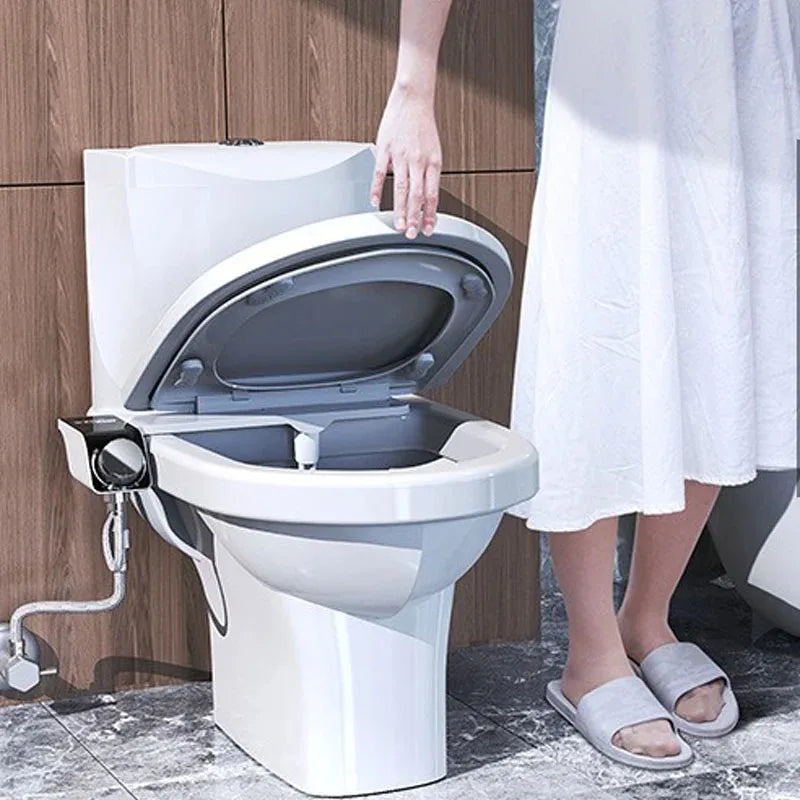 Siège de toilette intelligent avec lave-pieds intégré, design moderne pour salle de bain
