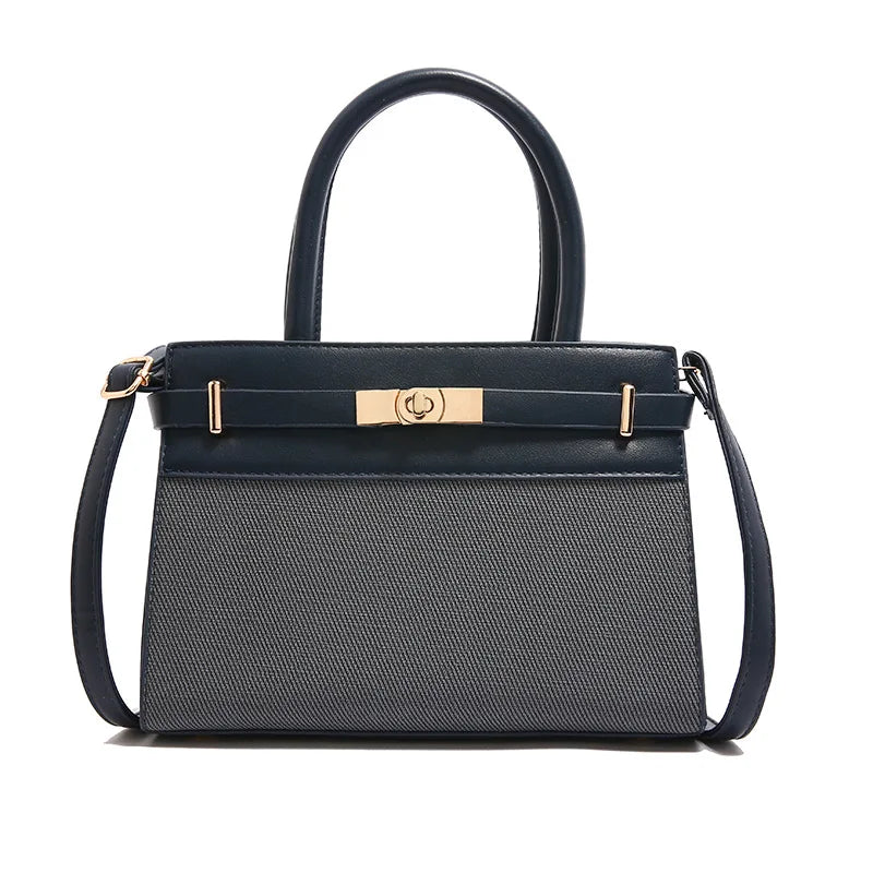 Sac à main élégant bleu marine avec détails dorés et bandoulière ajustable