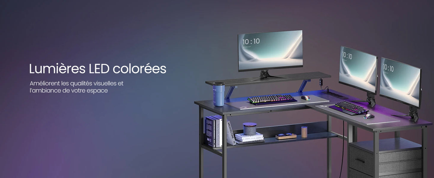 Bureau gaming avec lumières LED colorées, écrans et claviers rétroéclairés pour ambiance high-tech