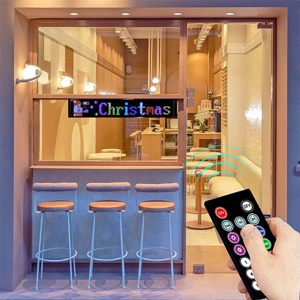 Panneau LED coloré affichant 'Christmas' avec télécommande, idéal pour décoration intérieure festive