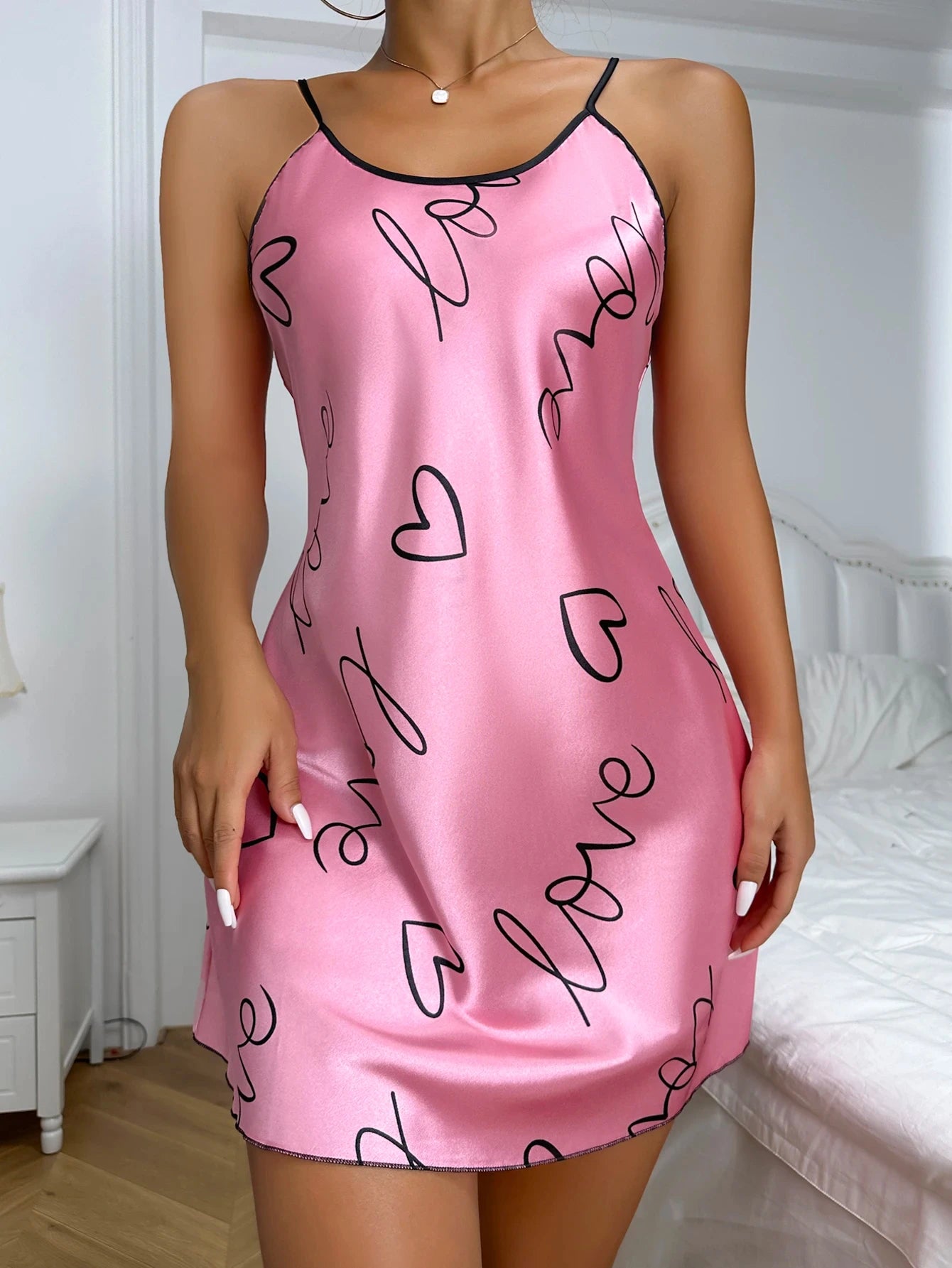 Coeur lettre impression chemise de nuit décontracté col rond Spaghetti sangle robe de nuit femmes vêtements de nuit robes