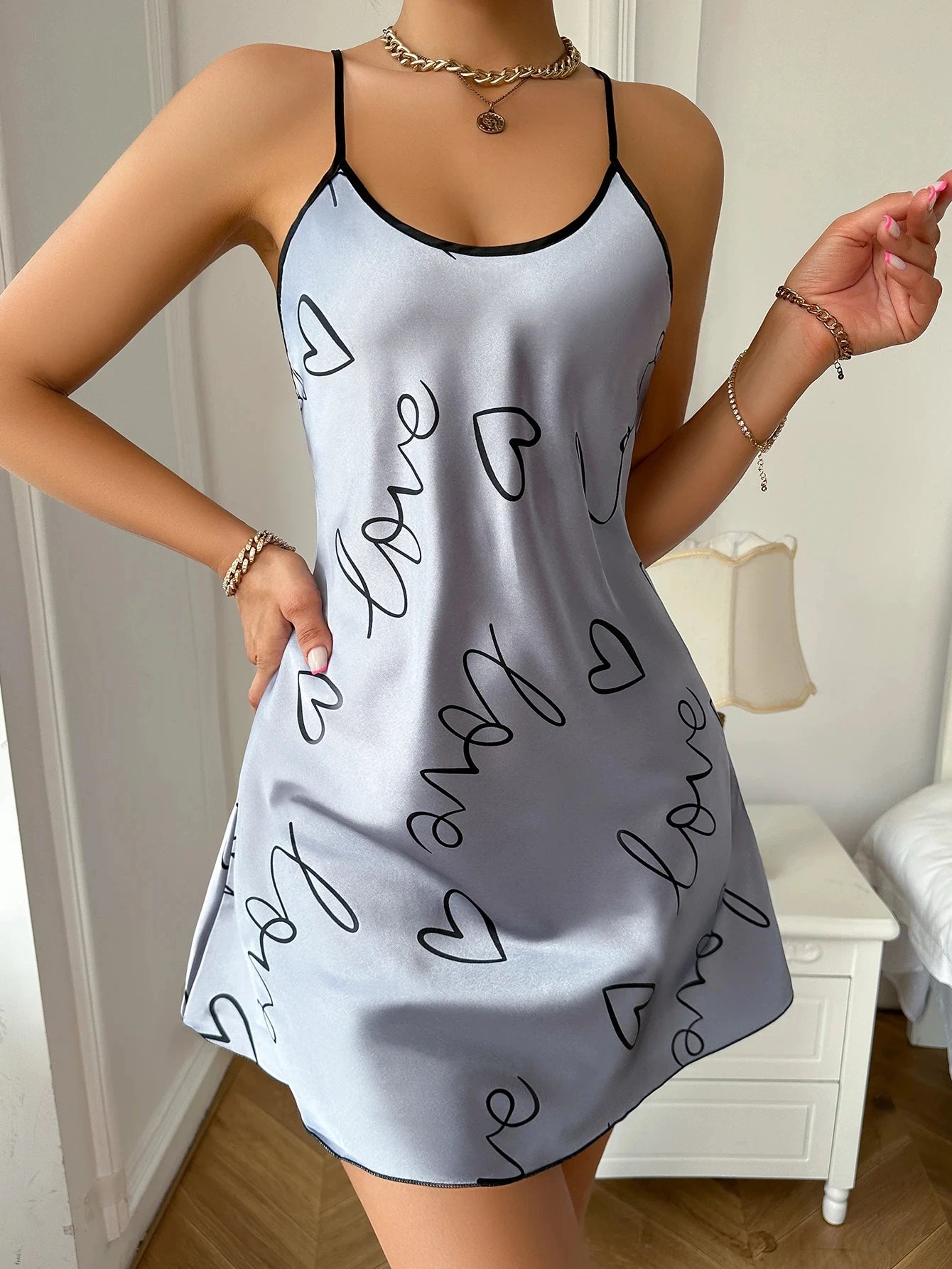 Coeur lettre impression chemise de nuit décontracté col rond Spaghetti sangle robe de nuit femmes vêtements de nuit robes