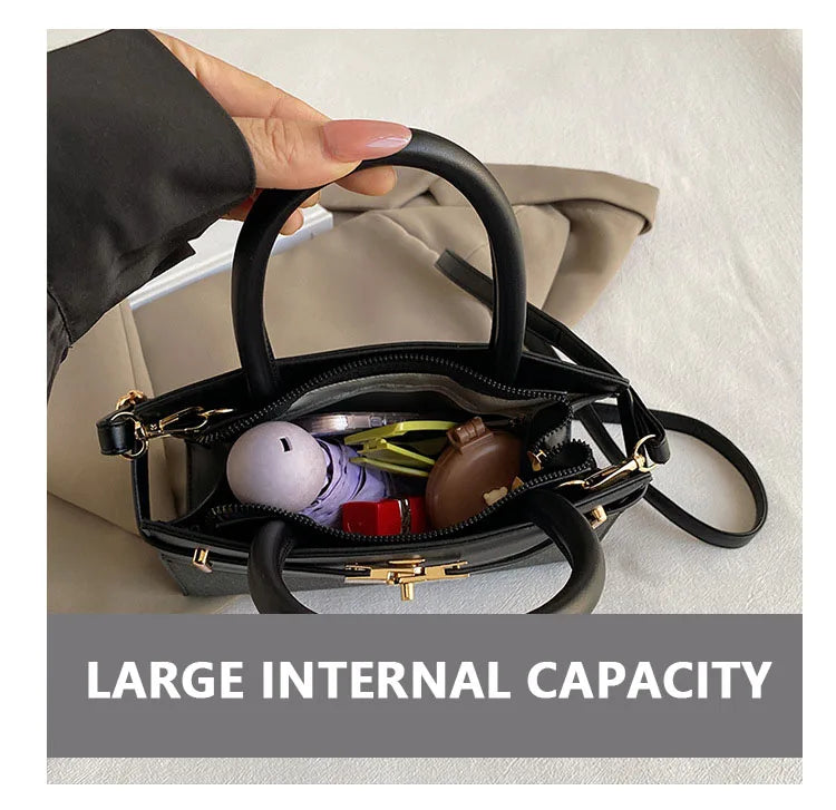 Sac à main noir avec grande capacité interne, idéal pour ranger gadgets et accessoires