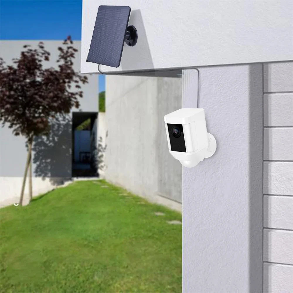 Caméra de surveillance extérieure solaire, sécurité domicile, vue jardin et mur blanc