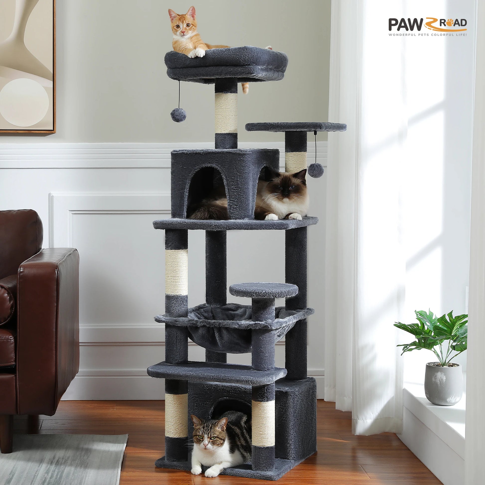 Arbre à chat gris multi-niveaux avec griffoirs et niches pour chats, idéal pour salon