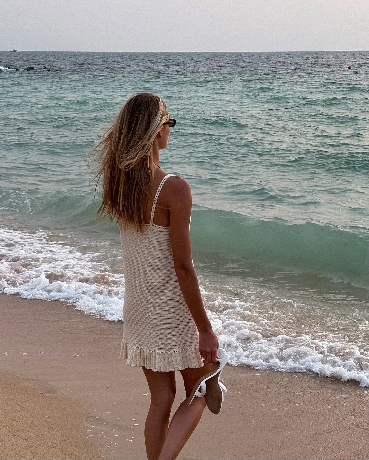 Robe Courte Chic en Crochet à Col Halter et Volants, Modèle 2026, pour Femme, Confortable, Idéale comme Cache-Maillot de Bain, pour Vacances en Bord de Mer et Clubs K58