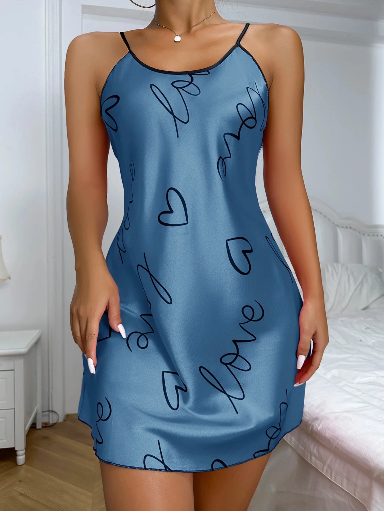 Coeur lettre impression chemise de nuit décontracté col rond Spaghetti sangle robe de nuit femmes vêtements de nuit robes
