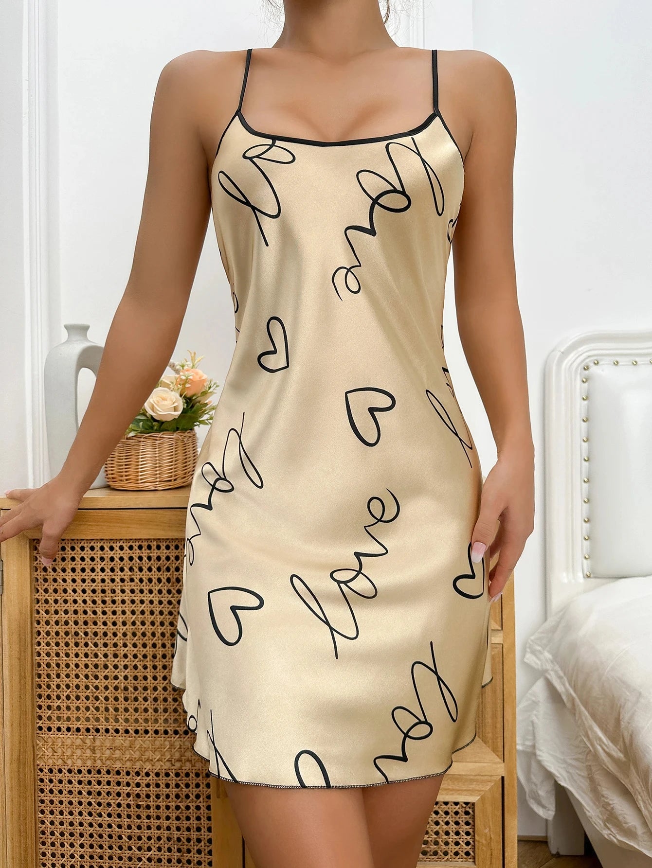 Coeur lettre impression chemise de nuit décontracté col rond Spaghetti sangle robe de nuit femmes vêtements de nuit robes