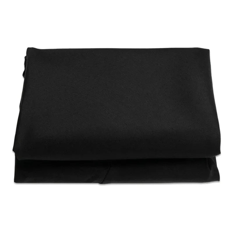 Tissu noir plié, idéal pour fond photo ou protection d'appareils high-tech