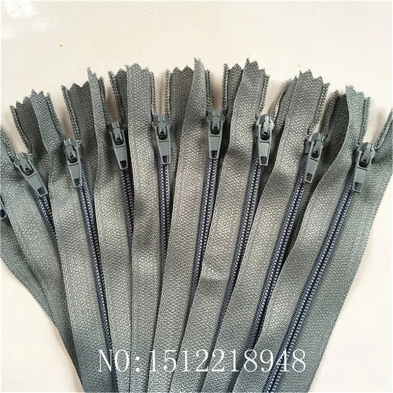 Fermetures éclair grises en nylon, accessoires de couture robustes et durables